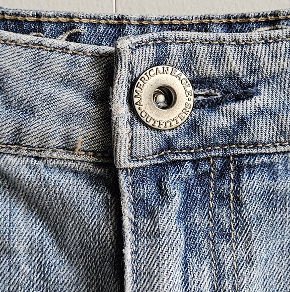 American Eagle Distressed Jean Shorts in Women's Size 8 - Picture 12 of 16